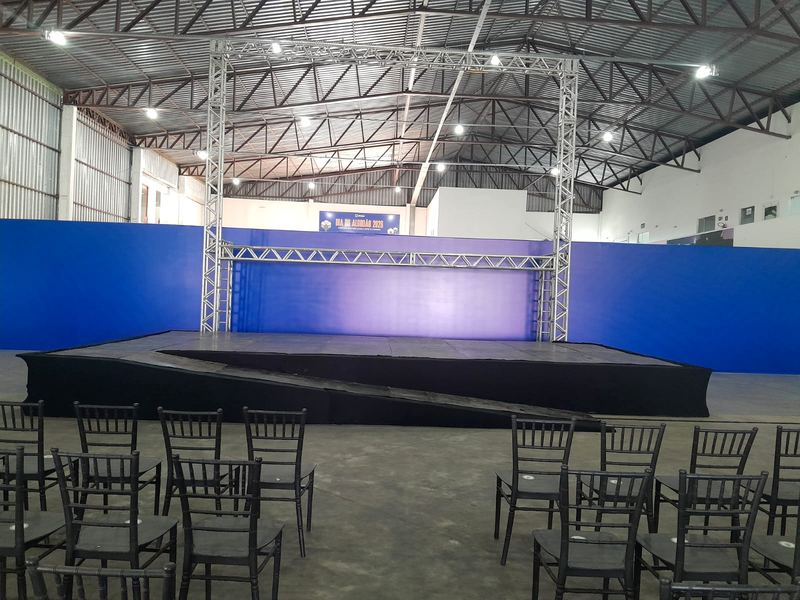 Palco em box-truss para evento interno